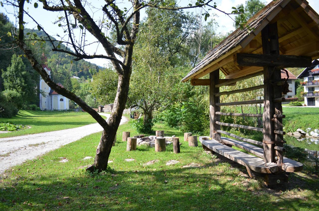 Homestead Farm Tesnak Гореня Вас Экстерьер фото